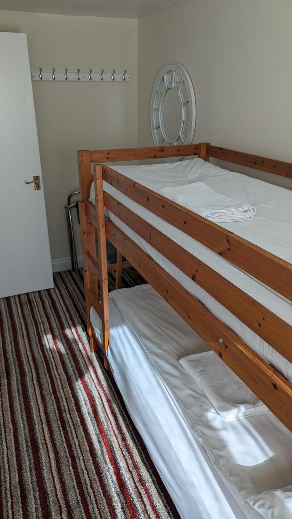 Ivybridge Guesthouse Fishguard Exteriör bild