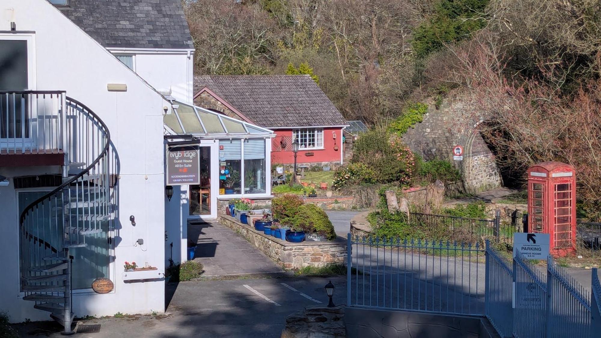 Ivybridge Guesthouse Fishguard Exteriör bild